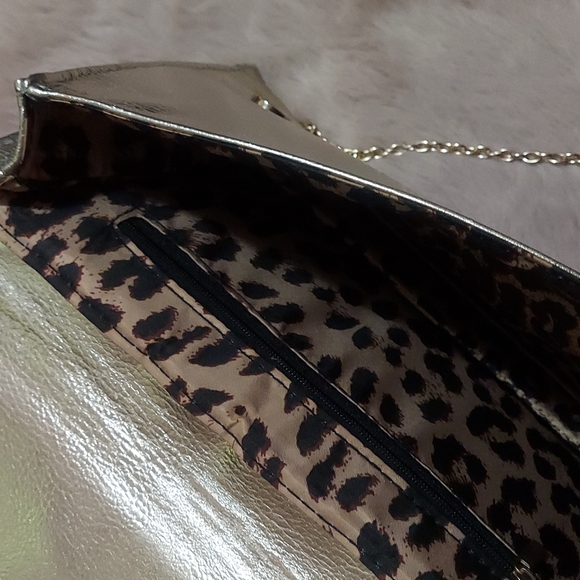 SALE‼️ Crossbody bag with chain - Picture 6 of 9